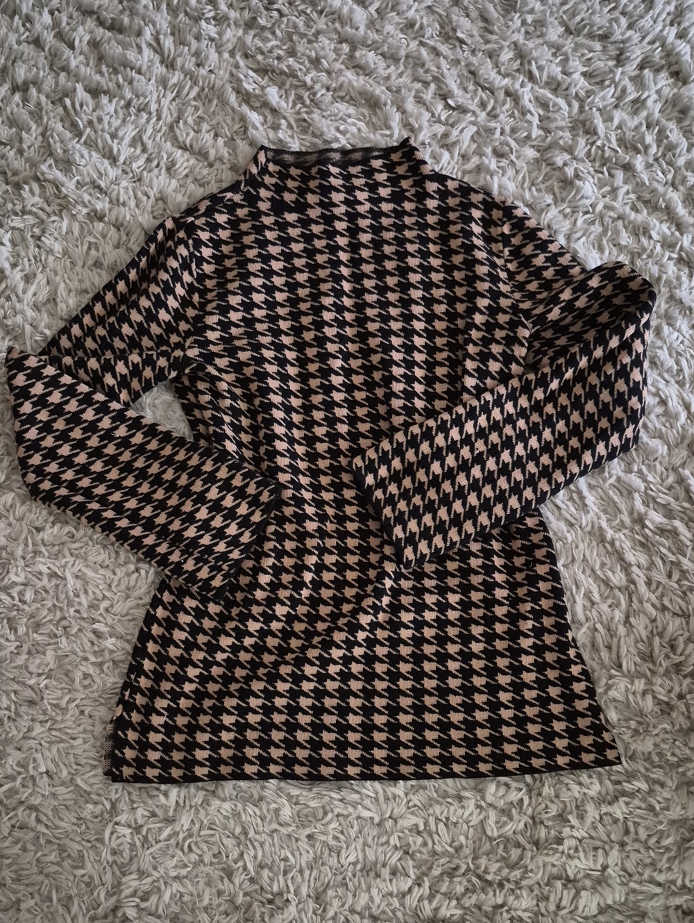 Houndstooth Long Sleeve Top in Black & Beige Like New. Ann Taylor 4545